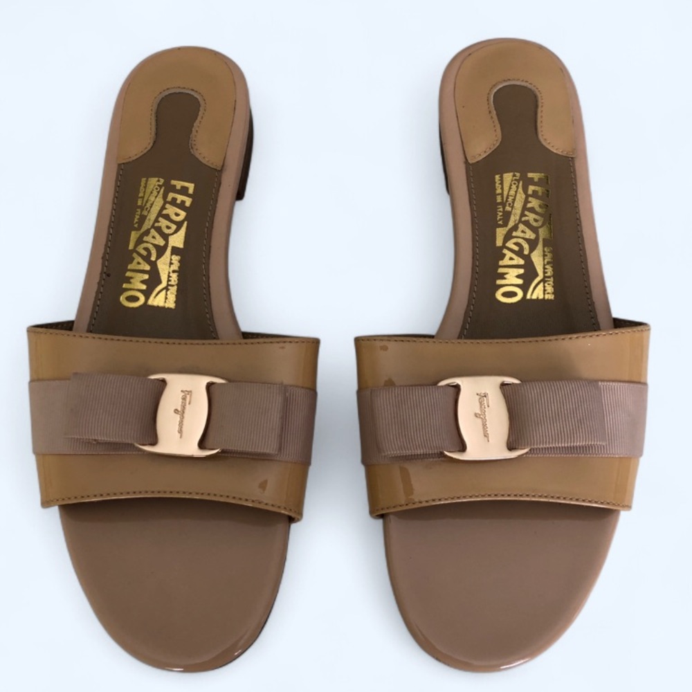 Salvatore Ferragamo Brown Patent Vara Bow Flat Slide Sandals size 8 - Picture 2 of 9